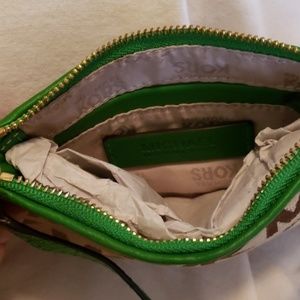 Michael Kors Bags - 👉PRICE DROPPED👈Authentic Michael Kors Wristlet Michael Kors Bags - 👉PRICE DROPPED👈Authentic Michael Kors Wristlet